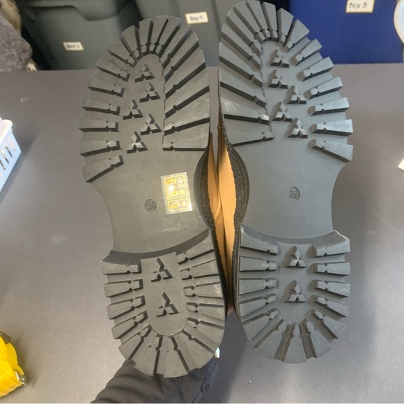 NEW Reserved European Loafers In Tan & Black Size EU 39 US 8.5 - Picture 5 of 11